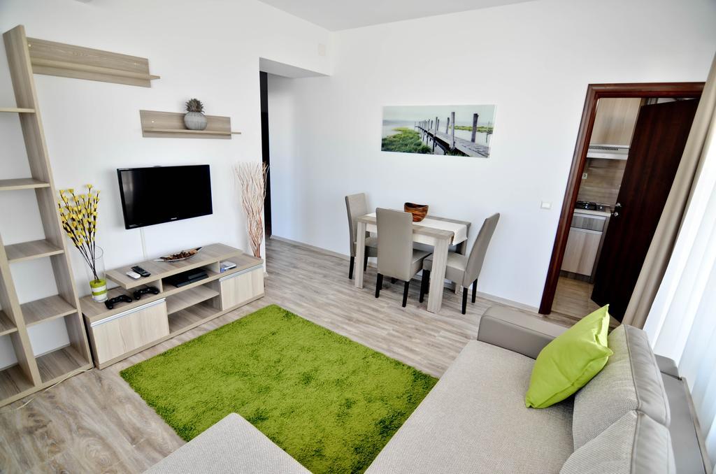 Summerland Sea-View Luxury Apartment Mamaia Rum bild
